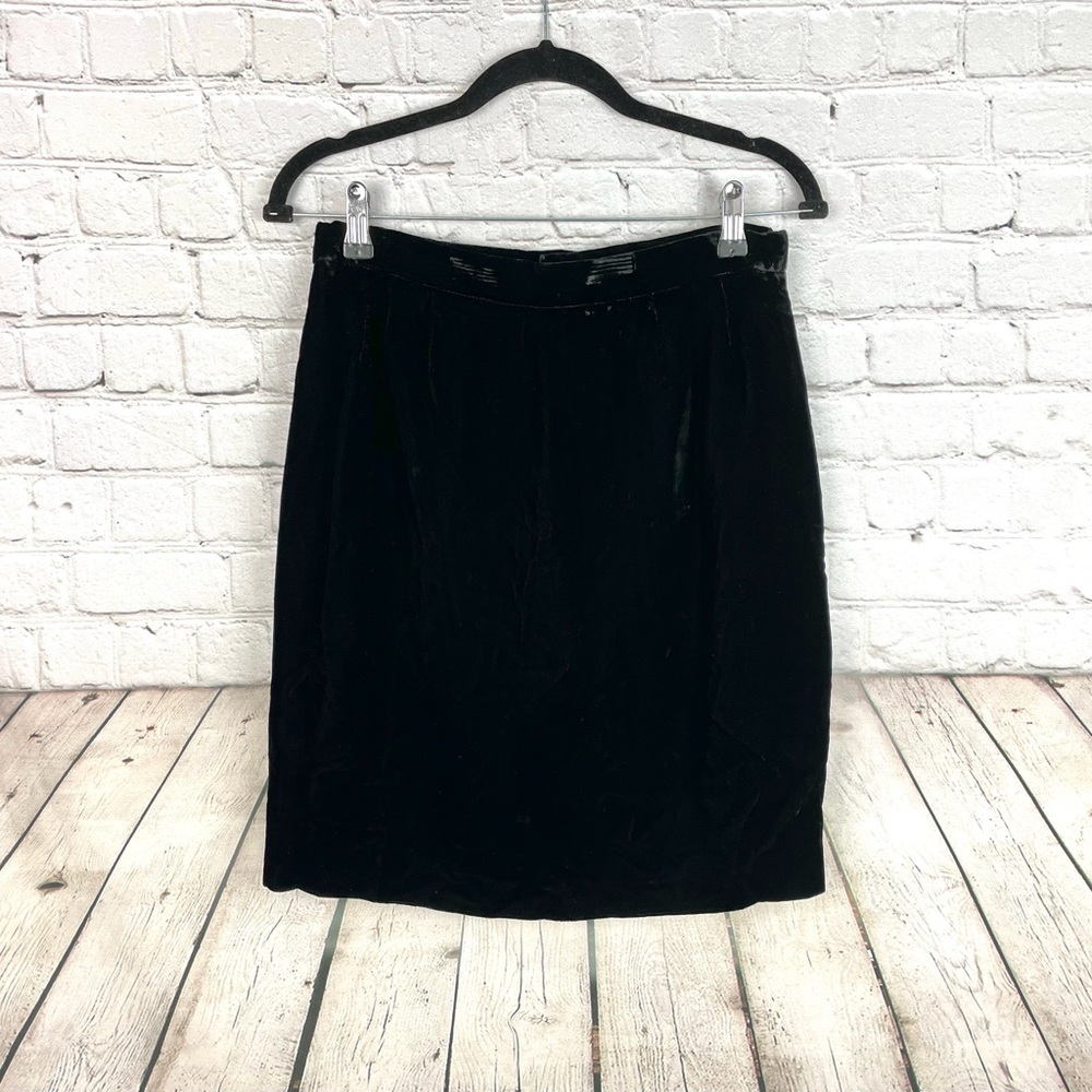 Karl Lagerfeld 90’s Y2K Size 42 Euro Large (runs small) Black Velvet Skirt EUC